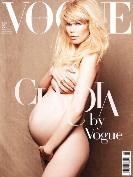 Claudia Schiffer incinta e senza veli su Vogue